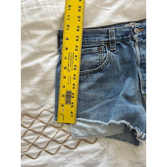 Levi's 501 Cut Off Jean Booty Denim Shorts - Picture 8 of 8